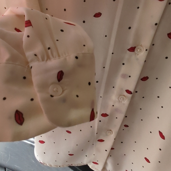 Faded Glory Button Up Top Size 16 Lips Pattern Polyester Non Wrinkle Long Sleeve - Picture 5 of 13